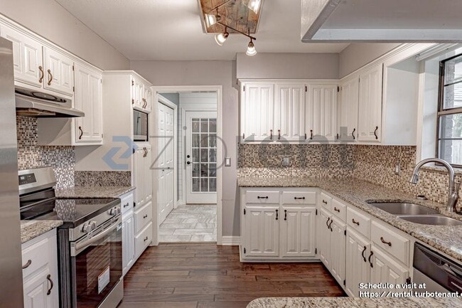 Building Photo - 10926 Mosswood Dr