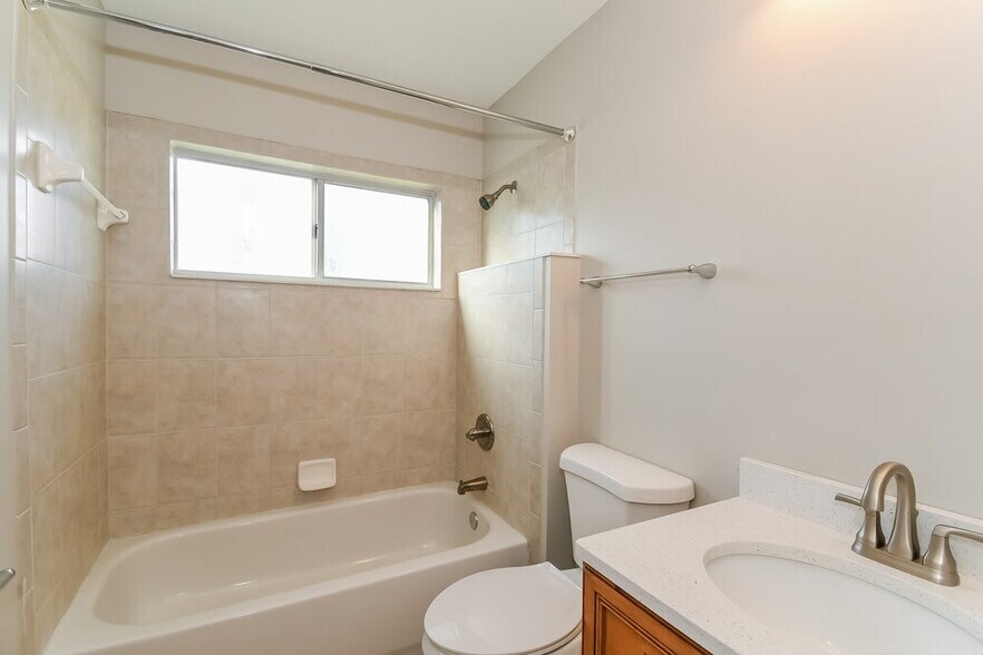Building Photo - 9202 Redtail Dr