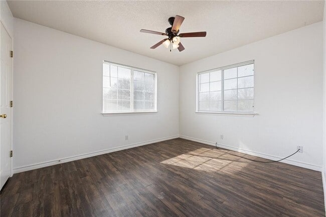 Building Photo - 203 Tamara Dr