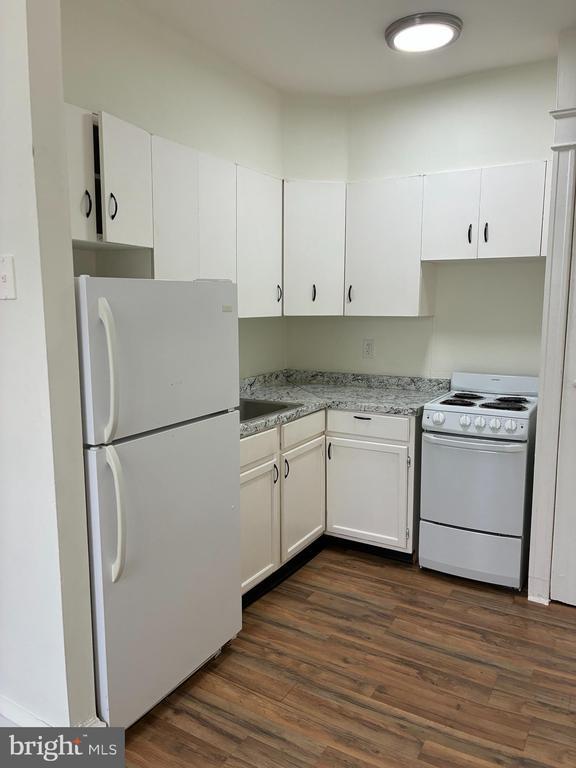 Building Photo - 260 N Wycombe Ave