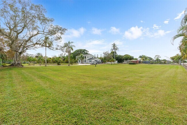 Building Photo - 7601 NW 82nd Terrace