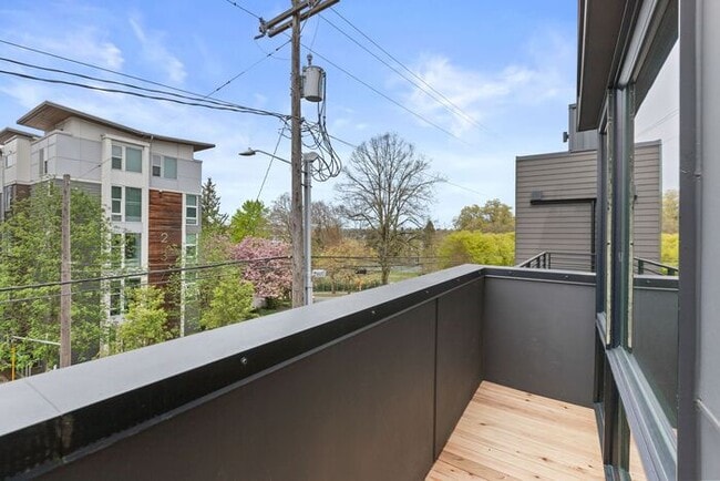 Building Photo - ULTRA-MODERN Townhome w/AC and Views in the Heart of Eastlake!