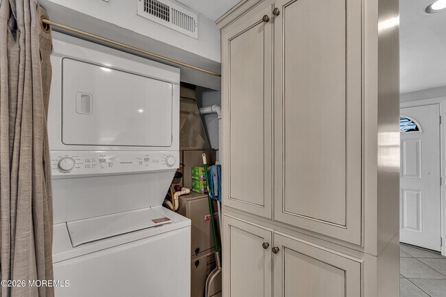 Building Photo - 21 Peterson Ln