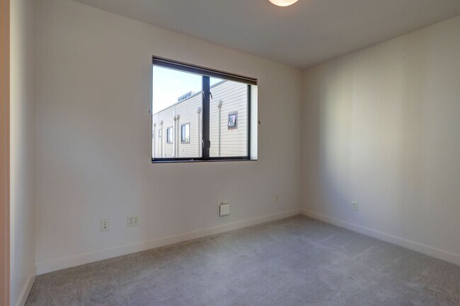Building Photo - 3820 S Hudson St