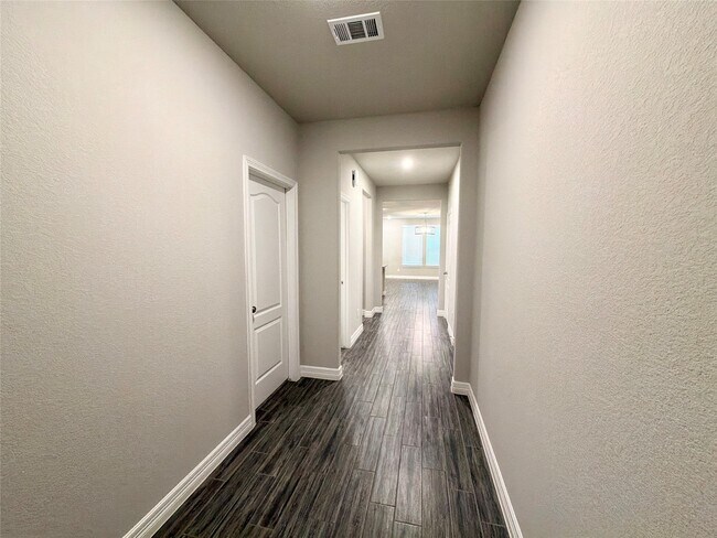 Building Photo - 415 Northern Pike Dr