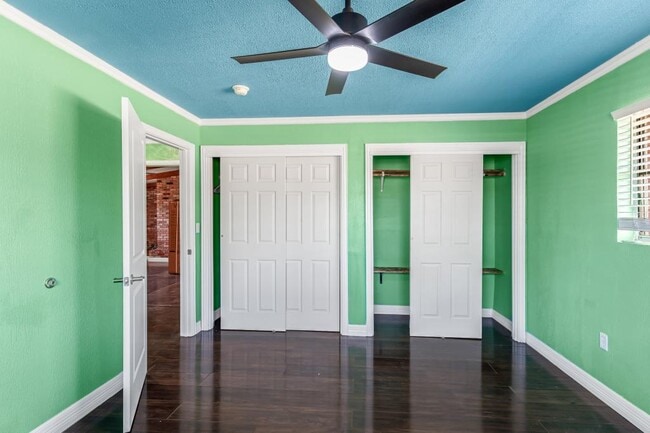 Building Photo - 207 S Temple St