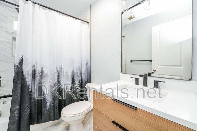 Building Photo - 617 McDonald St SE