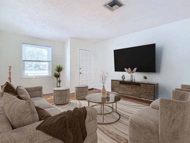 Building Photo - 2701 S Manhattan Ave