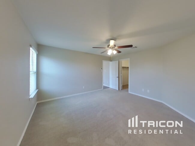 Building Photo - 2514 Henley Dr
