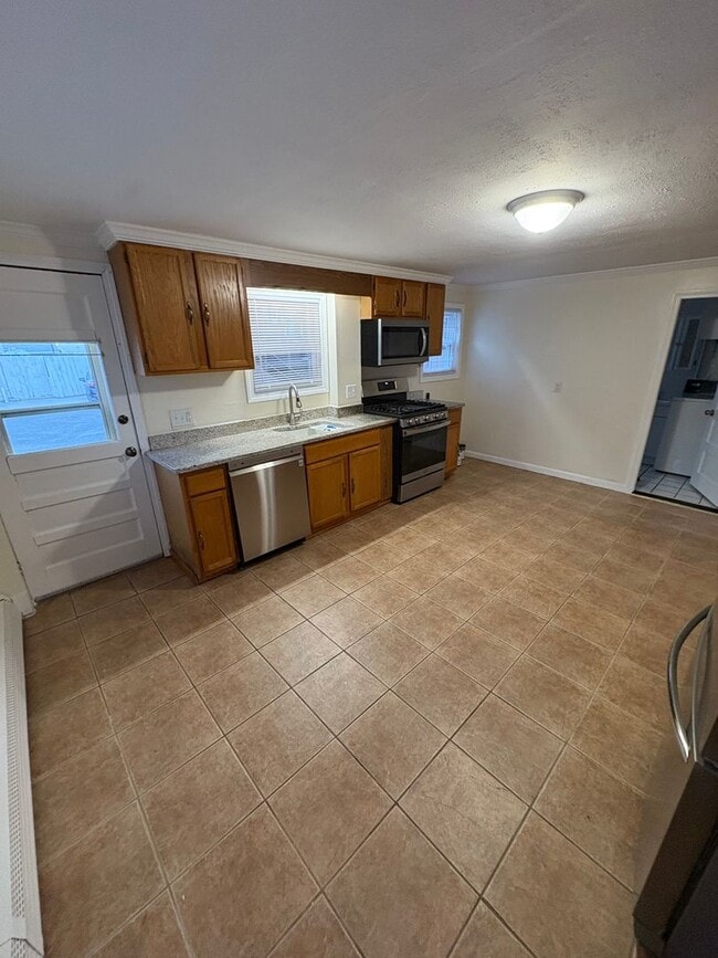 Building Photo - 4-6 Oliver Ct