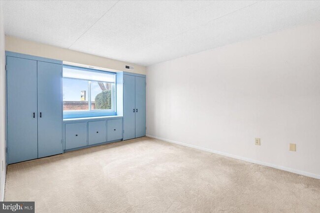 Building Photo - 1745 Edgewood Hill Cir