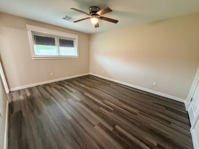 Building Photo - Spacious 3-Bedroom House in Lake Charles - Huge Backyard & Storage Shed