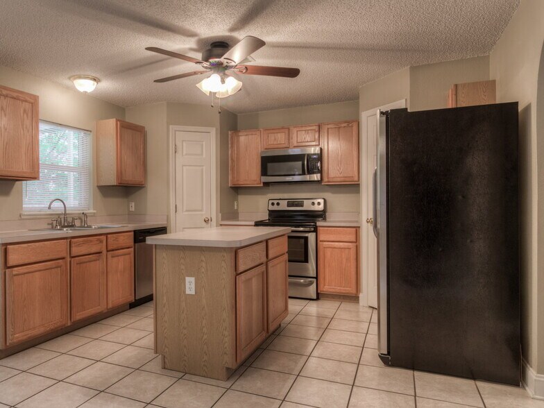 Building Photo - 4231 Stonefield Dr