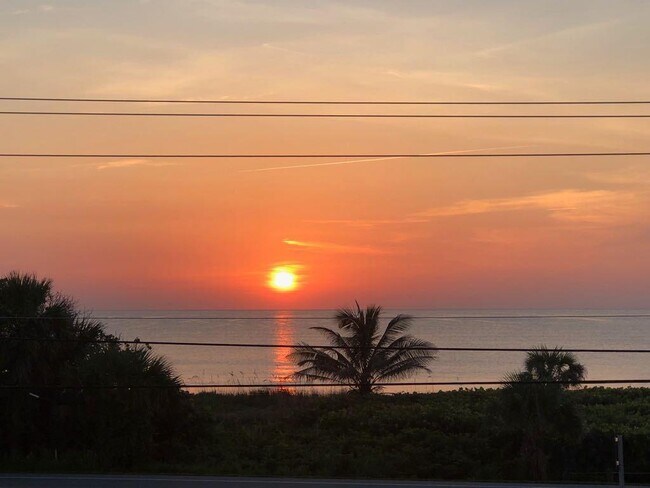 Building Photo - 5159 N Hwy A1A