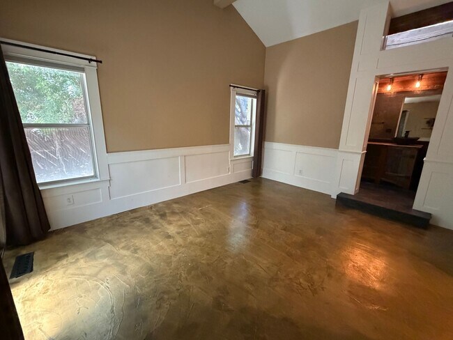 Building Photo - 2461 Bay Hill Cir