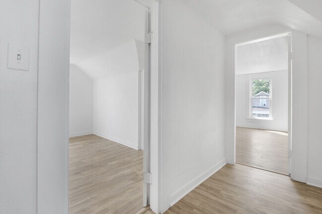 Building Photo - Wood St Home