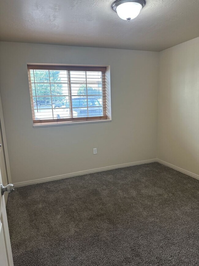 Building Photo - Green River 3 bed 2 bath Condo