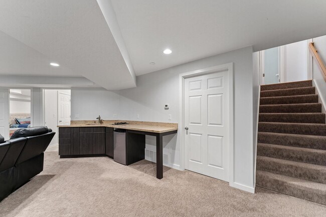 Building Photo - 2586 E 6710 S