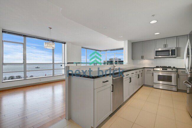 Building Photo - Stunning 2-Bed Corner Condo with Water and Mountain Views
