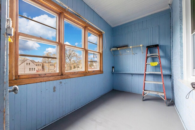 Building Photo - 2630 W 42nd St