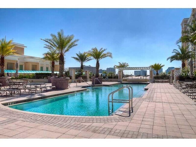Building Photo - 800 N Tamiami Trl