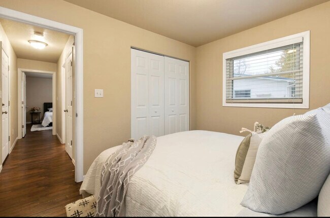 Building Photo - 2720 2nd Ave N