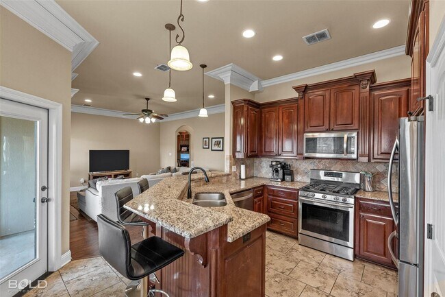 Building Photo - 337 Wood Springs