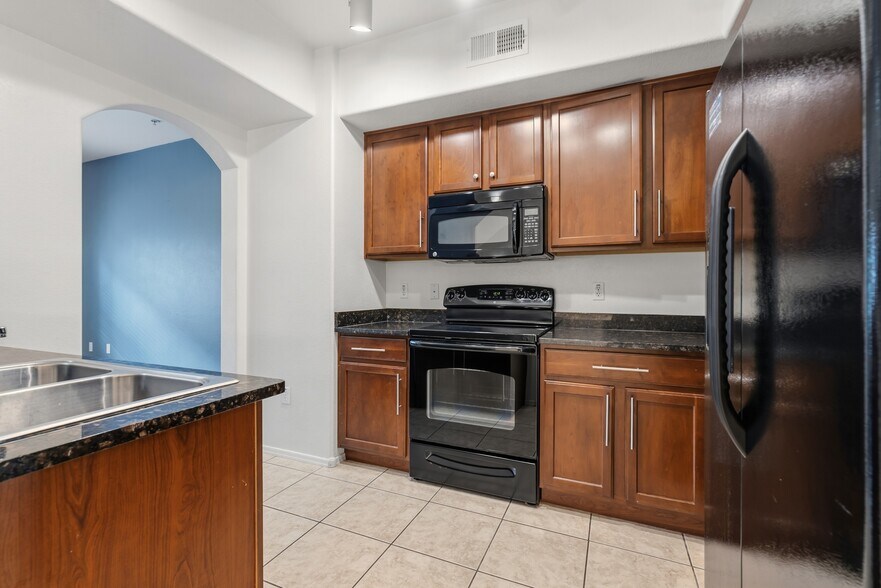 Building Photo - 2150 W Alameda Rd