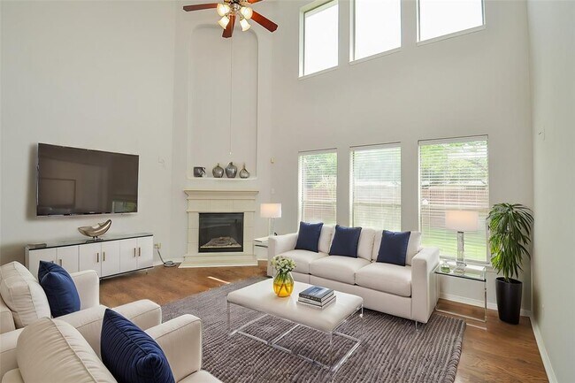 Building Photo - 3911 Fallsbrook Ct
