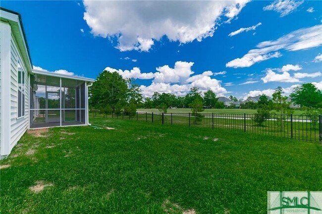 Building Photo - 595 Hogan Dr