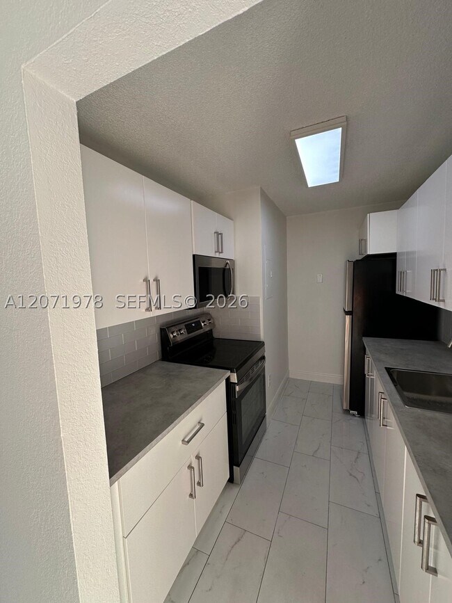 Building Photo - 7401 SW 152nd Ave