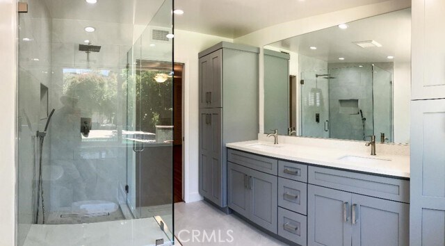 Building Photo - 13139 Valleyheart Dr