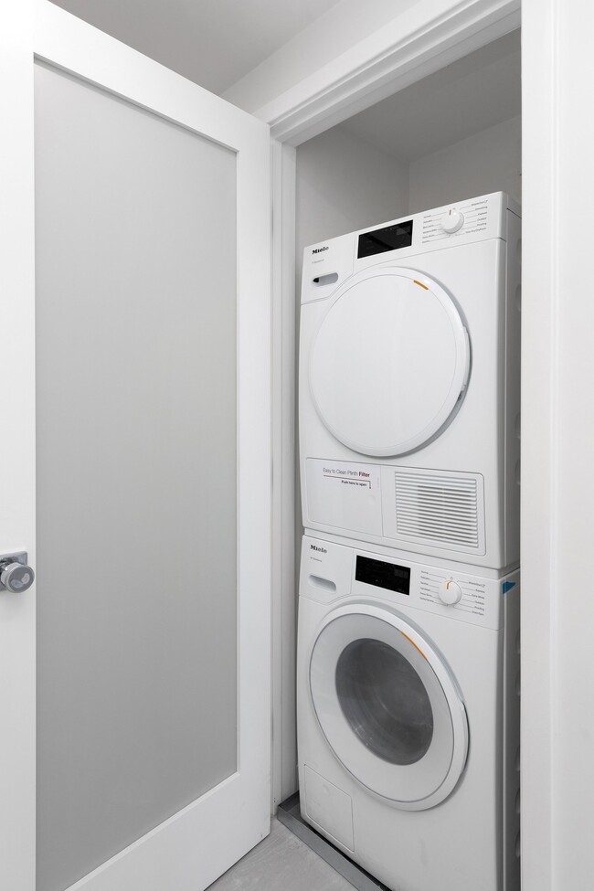 Building Photo - 2200 Sacramento St