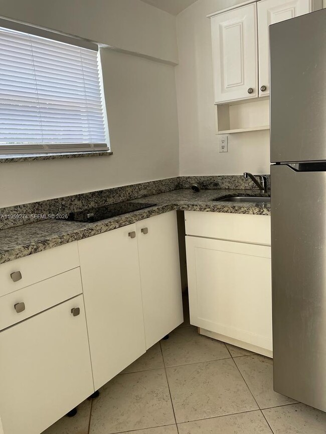 Building Photo - 1012 N 24th Ave