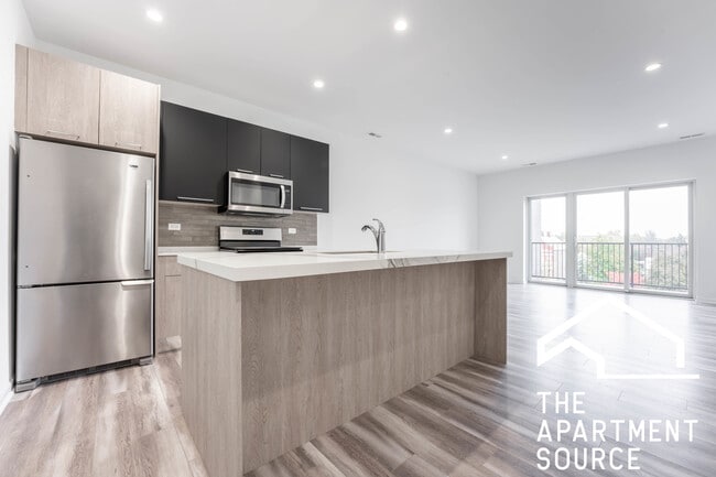 Building Photo - 2533 W Fullerton Ave