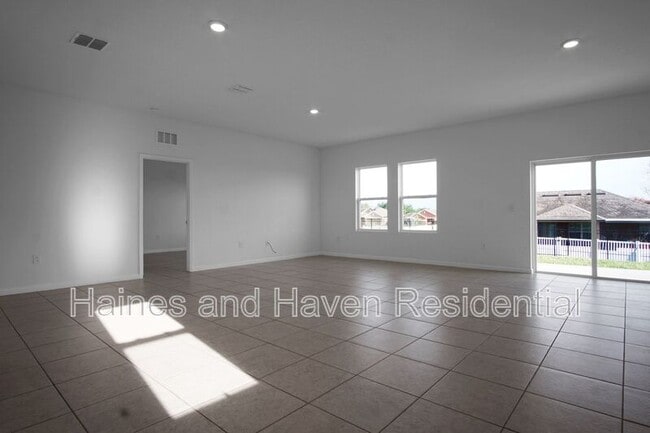 Building Photo - 456 Hennepin Lp