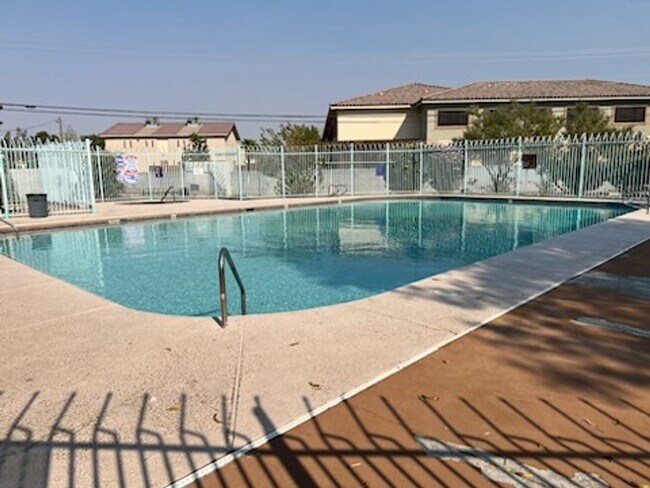 Building Photo - Best kept Fourplex- Mature Landscaping