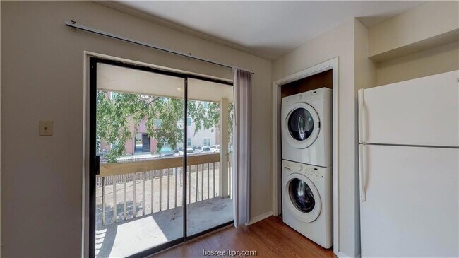 Building Photo - 307 Manuel Dr