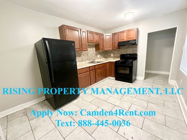 Building Photo - Renovated 4 Bedroom 2.5 Bathroom home in t...