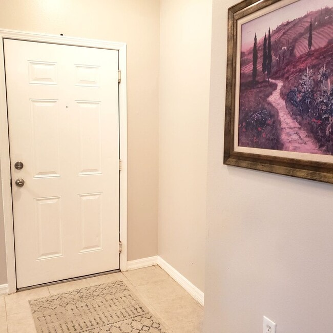 Building Photo - Villages Of Bloomingdale Condo