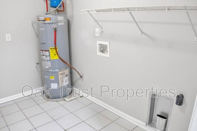 Building Photo - 9605 Crosscut Dr