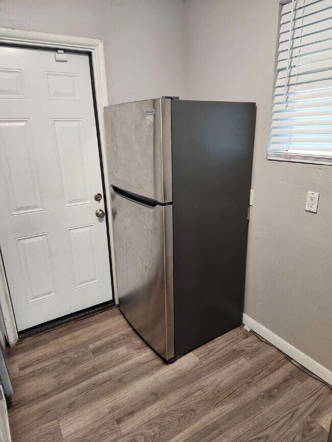 Building Photo - CHARMING 2 BEDROOMS 1 BATHROOM FOR LEASE S...