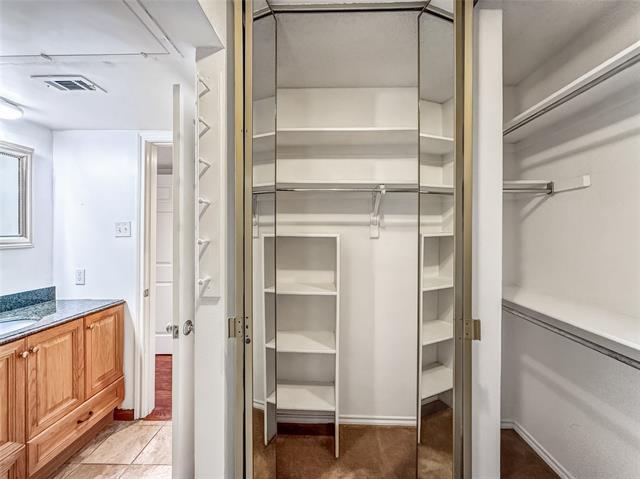 Building Photo - 16301 Ledgemont Ln