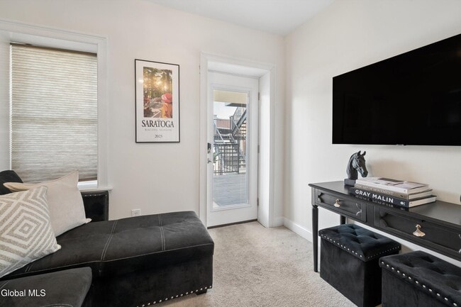 Building Photo - 425 Broadway