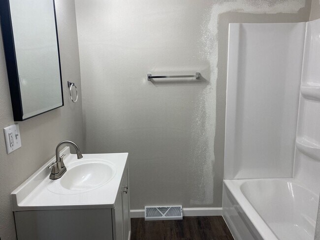 Building Photo - 500 Pier St