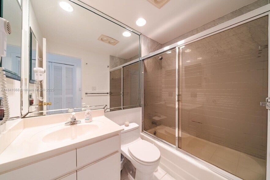 Building Photo - 1408 Brickell Bay Dr