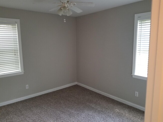 Building Photo - 4801 Harper Dr