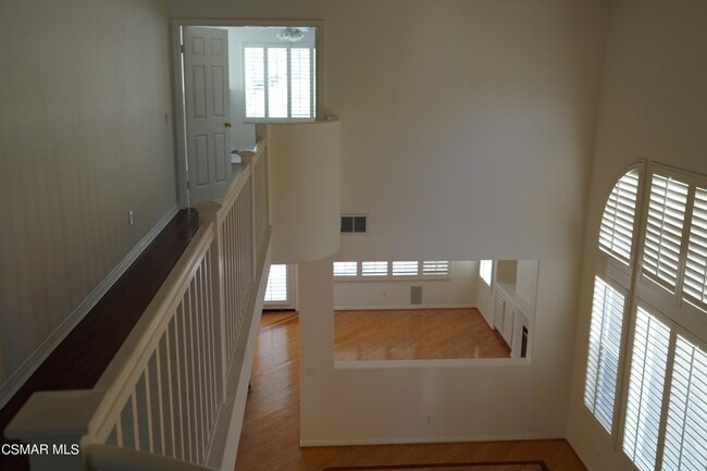 Building Photo - 3035 Hollycrest Ave