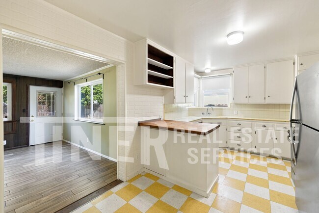 Building Photo - 2511 Cathay Wy