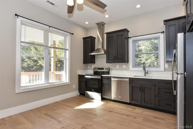 Building Photo - 127 Pine St